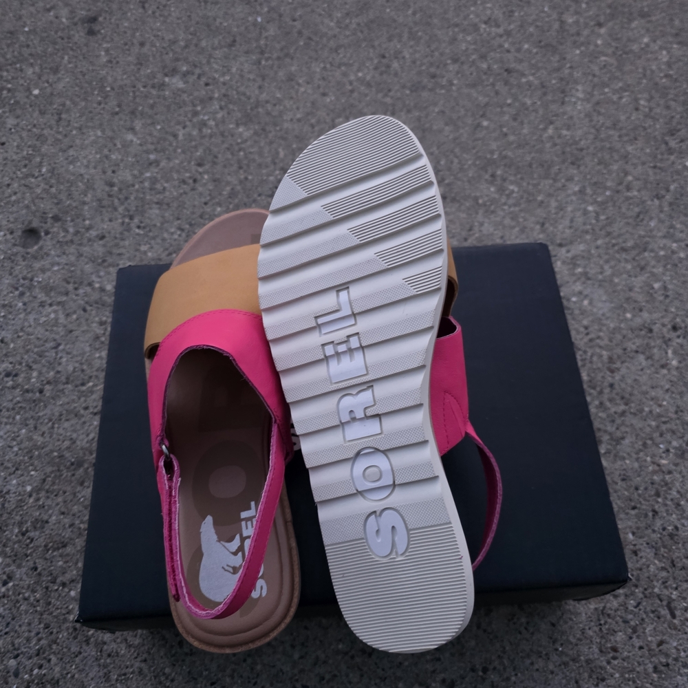 Sorel Women's Pink and Tan Size 7  Sandals - Picture 9 of 12